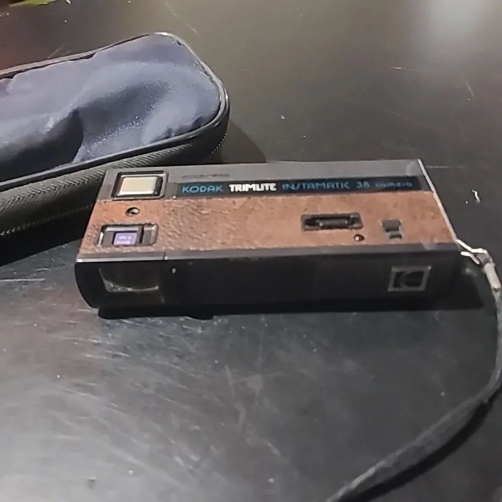 Kodak Trimlite Instamatic 38 Camera. untested. Camera and bag